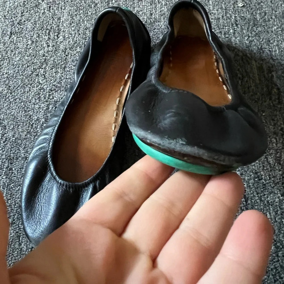 Tieks Flats in Dark Navy Blue, size 8 - Picture 7 of 7
